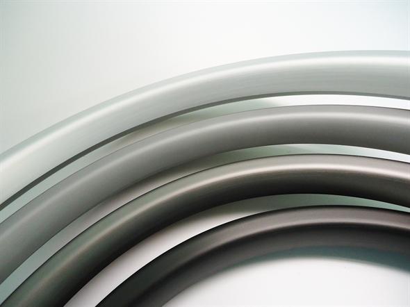 Eloxierte Aluminiumprofile in abgestuften Farbtönen