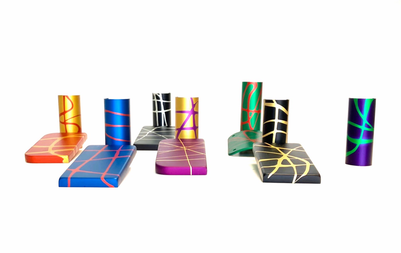 Aluminiumteile mit grafischer 3D-Optik in der Eloxalschicht