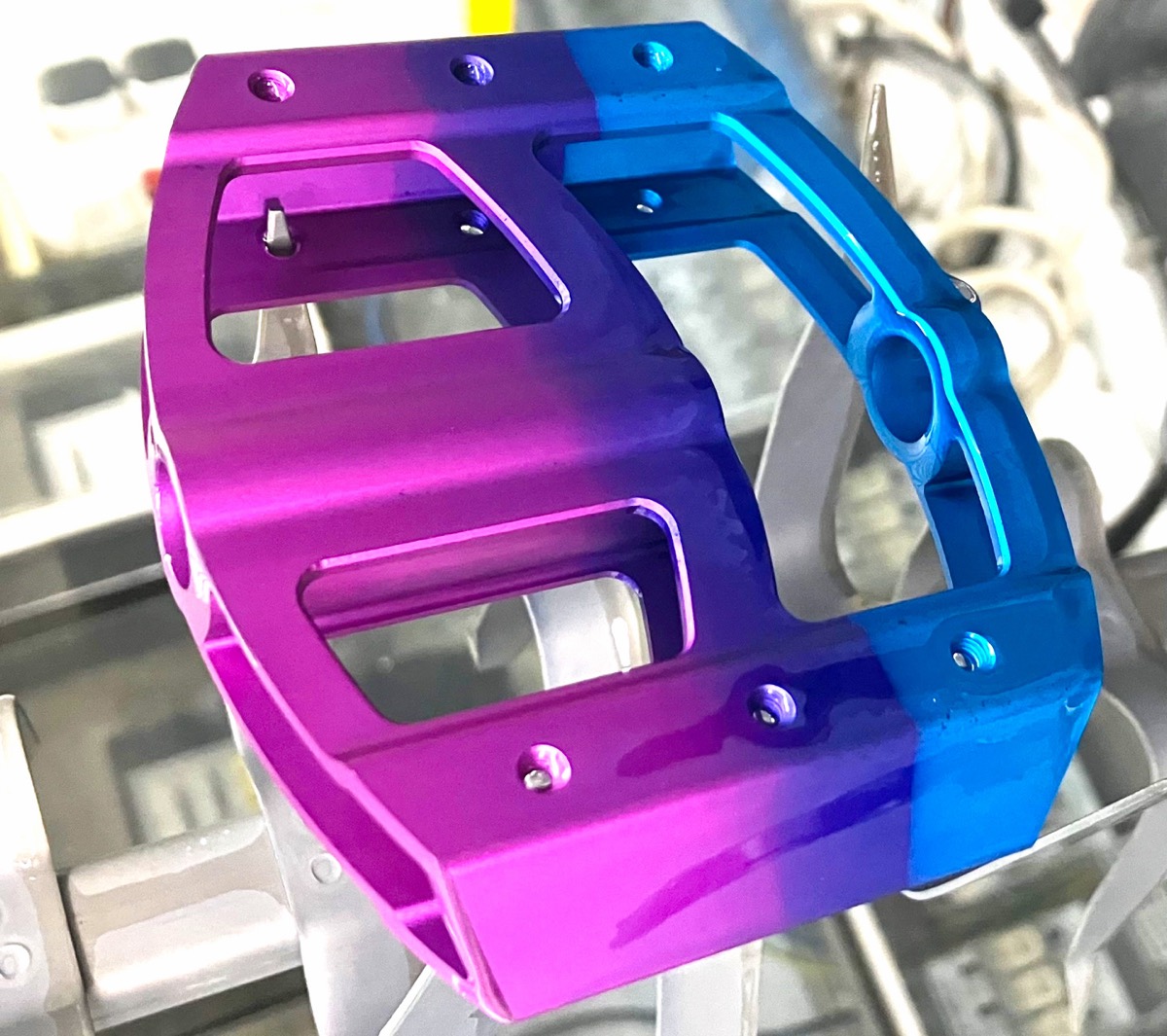 Fahrradpedal mit Multi-Color-Fade-Eloxal